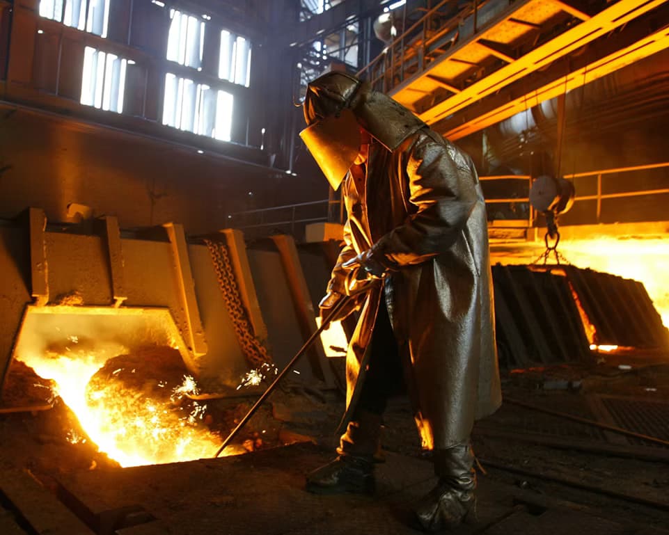 Chemical analysis of hot metal